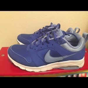 Nike women’s air max sneaker